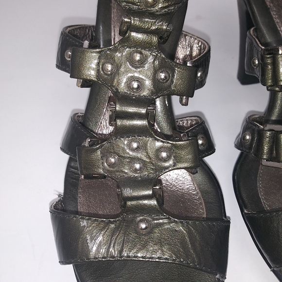 Sofft Olive Green Patent Sandals with studs Sz 5M - Picture 4 of 9